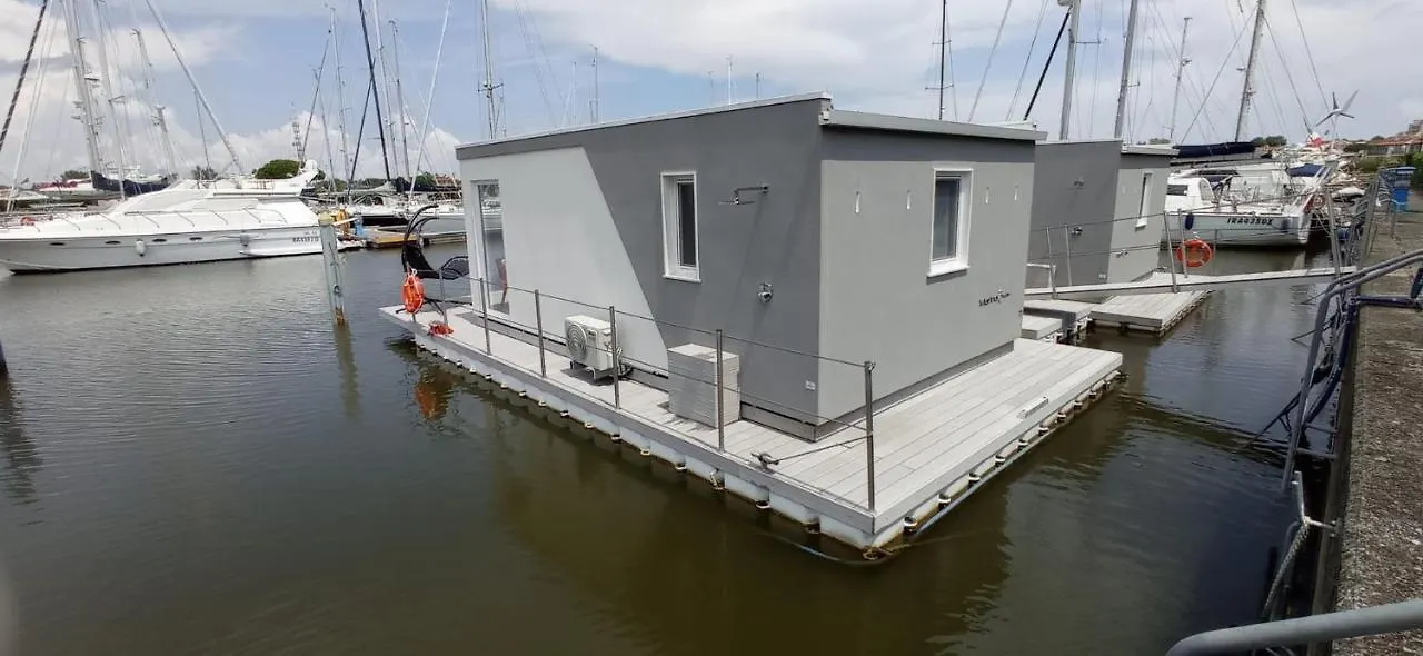 Marina Degli Estensi Floating Resort Llido Degli Estensi 0*,  Itália